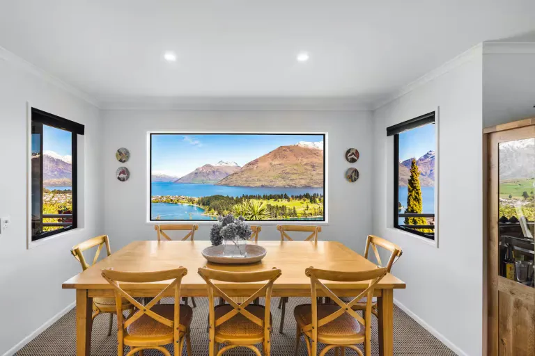 Best 2026 Airbnb Stays in Queenstown, New Zealand for Adventure Travelers