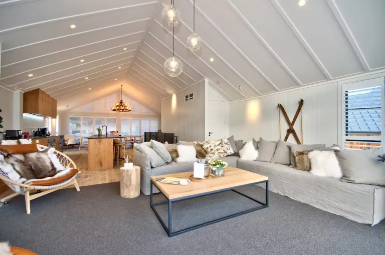 Best 2026 Airbnb Stays in Queenstown, New Zealand for Adventure Travelers