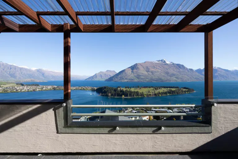 Best 2026 Airbnb Stays in Queenstown, New Zealand for Adventure Travelers