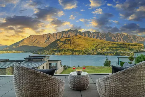 Image for article Best 2026 Airbnb Stays in Queenstown, New Zealand for Adventure Travelers