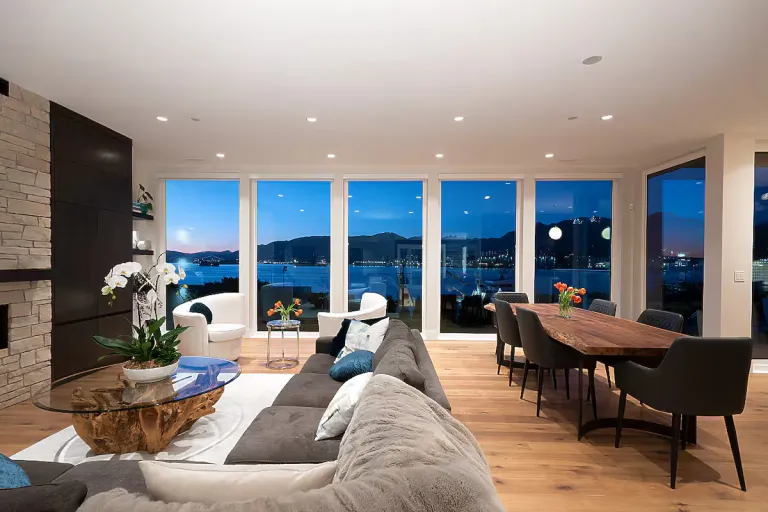 8 Best 2026 Luxury Airbnb Stays in Vancouver, Canada with Mountain & Ocean Views