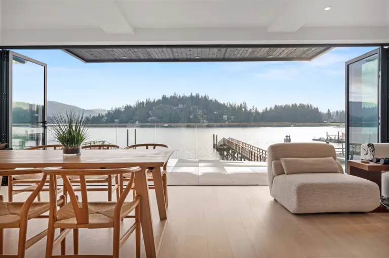 8 Best 2026 Luxury Airbnb Stays in Vancouver, Canada with Mountain & Ocean Views