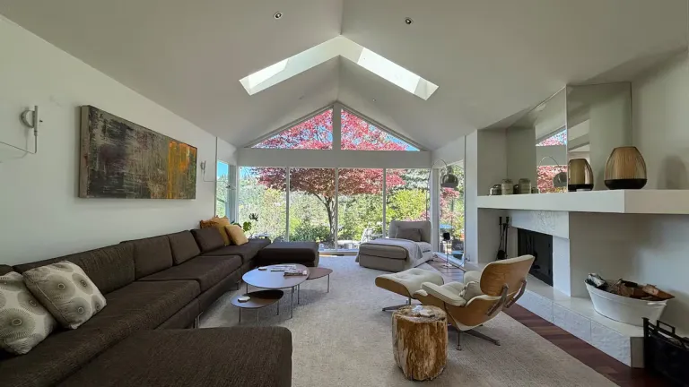 8 Best 2026 Luxury Airbnb Stays in Vancouver, Canada with Mountain & Ocean Views