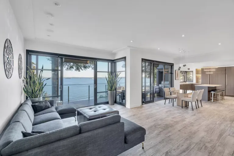 8 Best 2026 Luxury Airbnb Stays in Vancouver, Canada with Mountain & Ocean Views