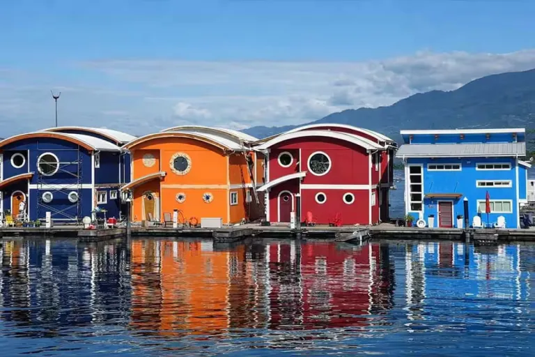 8 Best 2026 Luxury Airbnb Stays in Vancouver, Canada with Mountain & Ocean Views