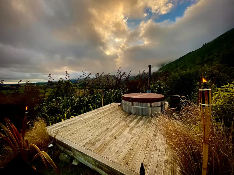 8 Best 2026 Airbnb Farm Stays in New Zealand for Countryside Escapes