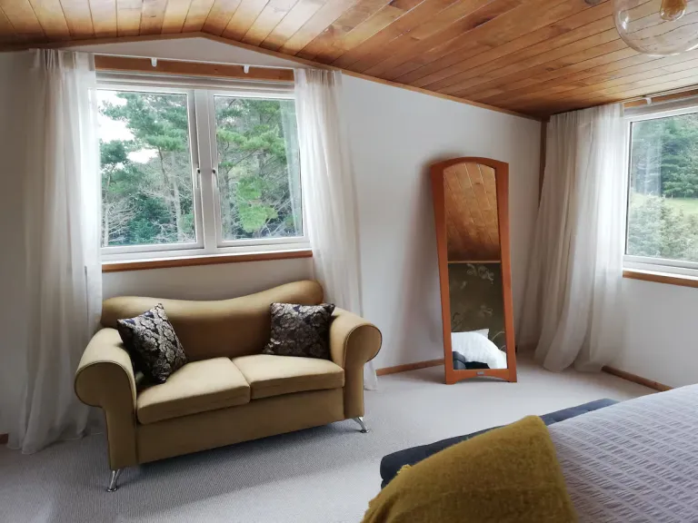 8 Best 2026 Airbnb Farm Stays in New Zealand for Countryside Escapes