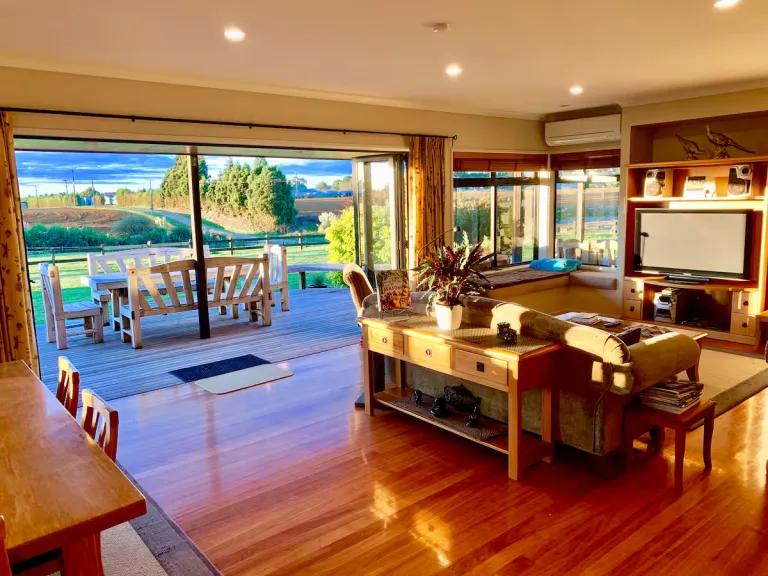 8 Best 2026 Airbnb Farm Stays in New Zealand for Countryside Escapes