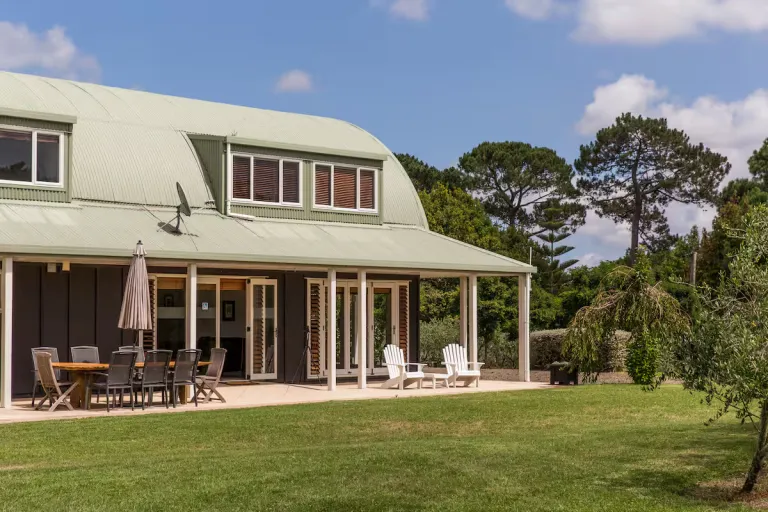8 Best 2026 Airbnb Farm Stays in New Zealand for Countryside Escapes
