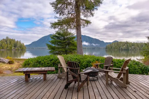 Image for article 8 Best 2026 Waterfront Airbnb Stays in Vancouver Island for Coastal Escapes 