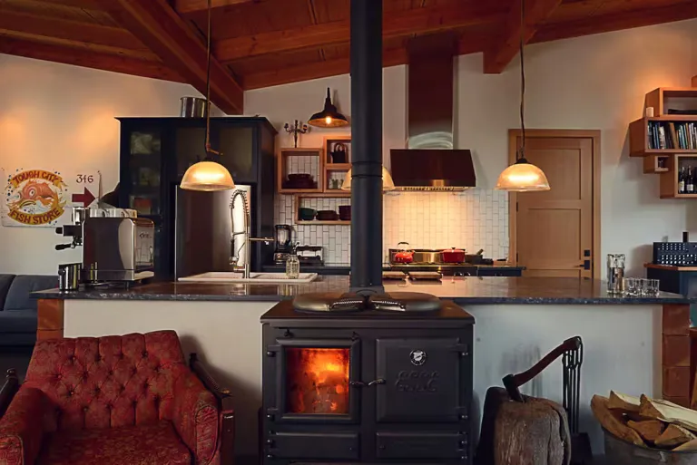 8 Best 2026 Waterfront Airbnb Stays in Vancouver Island for Coastal Escapes 