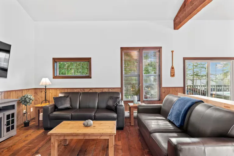 8 Best 2026 Waterfront Airbnb Stays in Vancouver Island for Coastal Escapes 