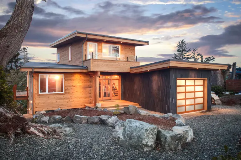 8 Best 2026 Waterfront Airbnb Stays in Vancouver Island for Coastal Escapes 