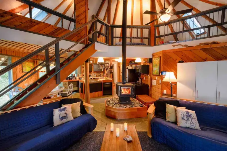 8 Best 2026 Waterfront Airbnb Stays in Vancouver Island for Coastal Escapes 