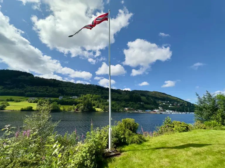 Best 2026 Airbnb Stays in Bergen, Norway with Fjord & Mountain Views