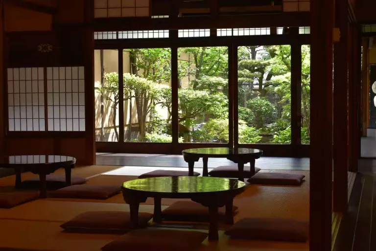 Best 2026 Airbnb Stays in Kyoto, Japan with Private Gardens & Traditional Interiors