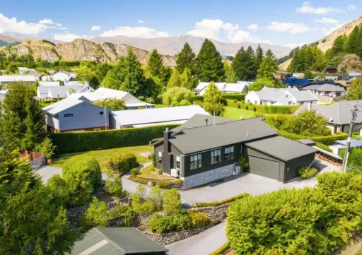 Image for article 8 Best 2026 Luxury Airbnb Stays in Lake District, New Zealand for Nature Lovers