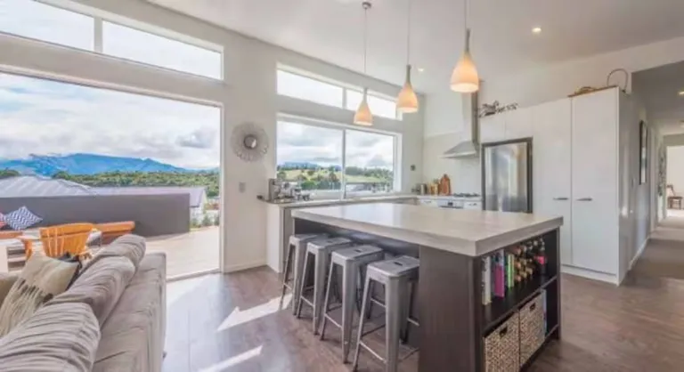 8 Best 2026 Luxury Airbnb Stays in Lake District, New Zealand for Nature Lovers