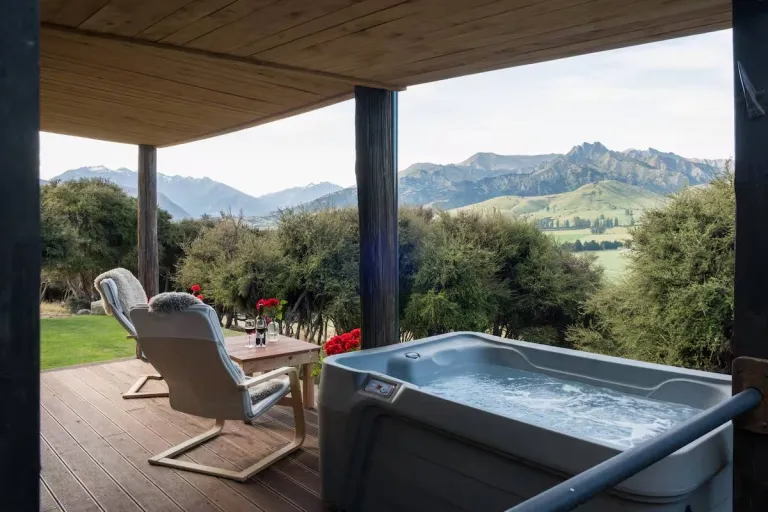 8 Best 2026 Luxury Airbnb Stays in Lake District, New Zealand for Nature Lovers