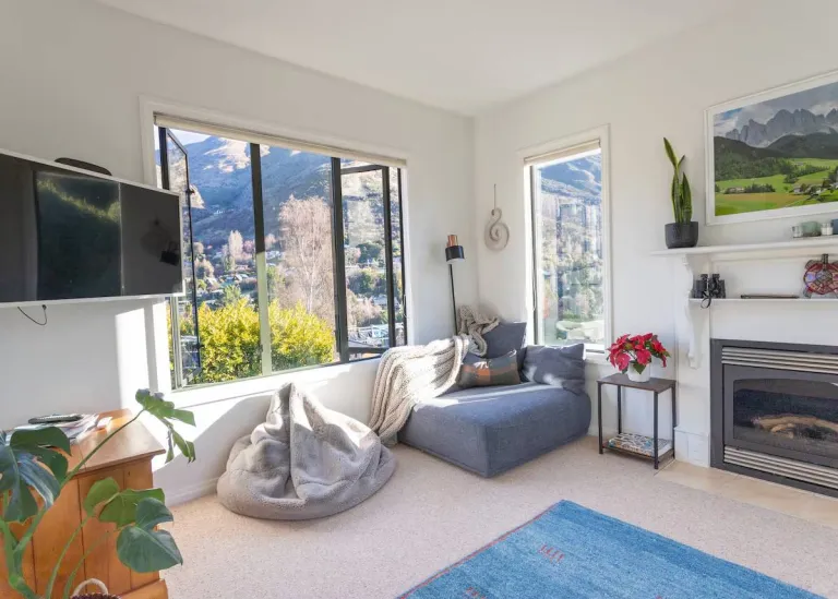 8 Best 2026 Luxury Airbnb Stays in Lake District, New Zealand for Nature Lovers