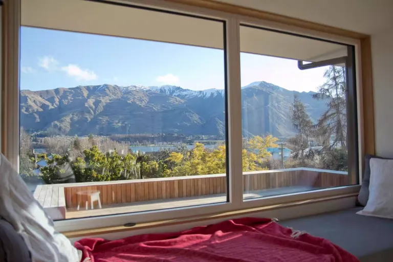 8 Best 2026 Luxury Airbnb Stays in Lake District, New Zealand for Nature Lovers