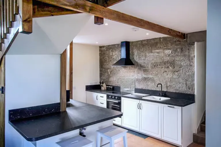 Best 2026 Airbnb Stays in Edinburgh for a Historic Scottish Getaway