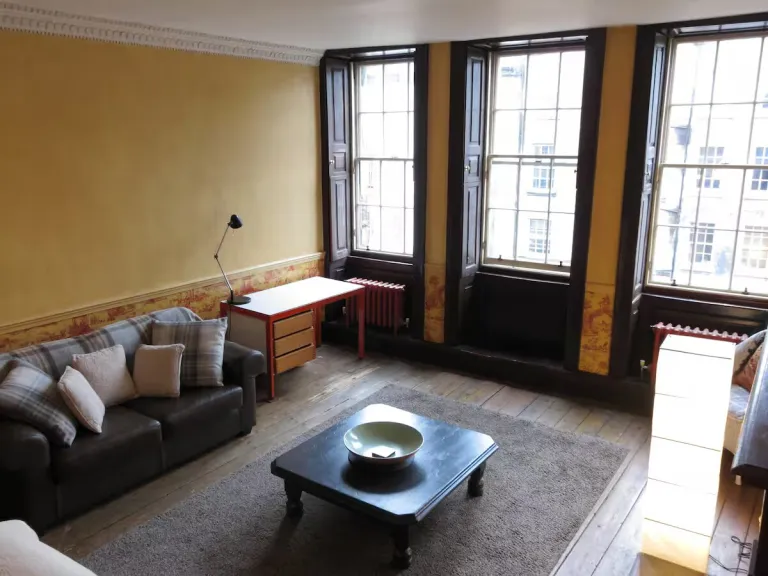 Best 2026 Airbnb Stays in Edinburgh for a Historic Scottish Getaway