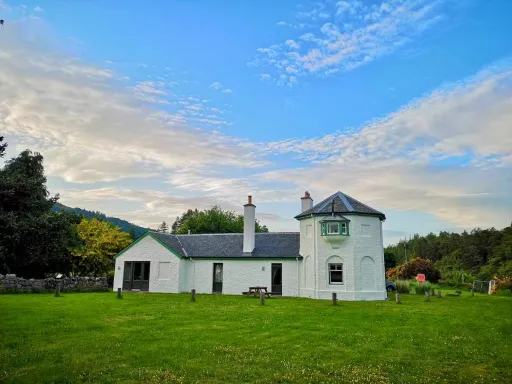 Image for article 8 Best 2026 Airbnb Stays in the Scottish Highlands for Remote Escapes