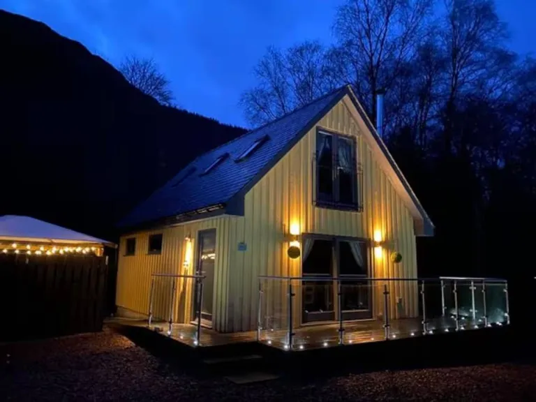 8 Best 2026 Airbnb Stays in the Scottish Highlands for Remote Escapes