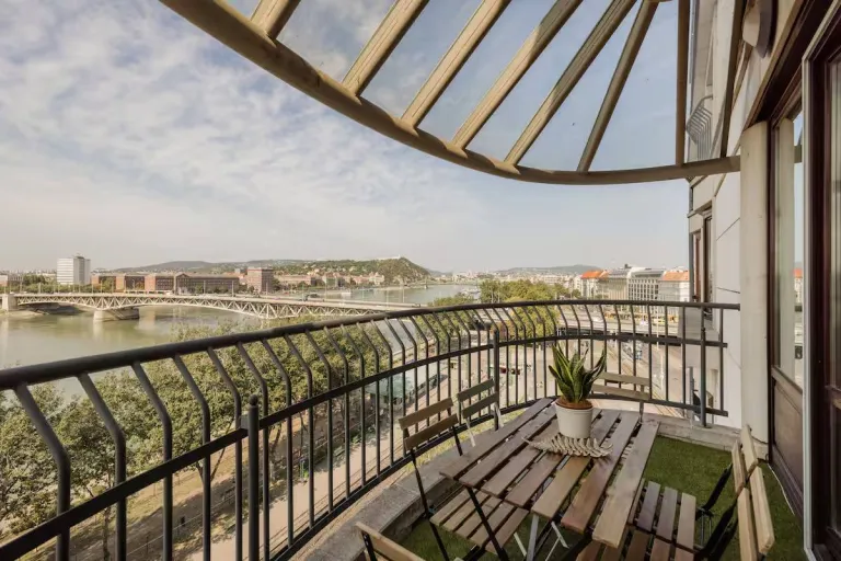 Best 2026 Airbnb Stays in Budapest with Danube River Views