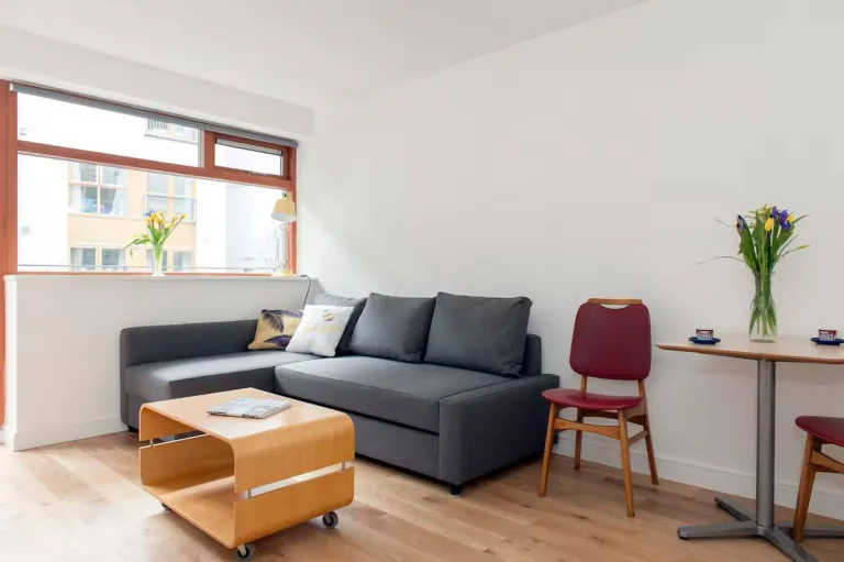 8 Best 2026 Airbnb Stays in Dublin Near Temple Bar & City Centre