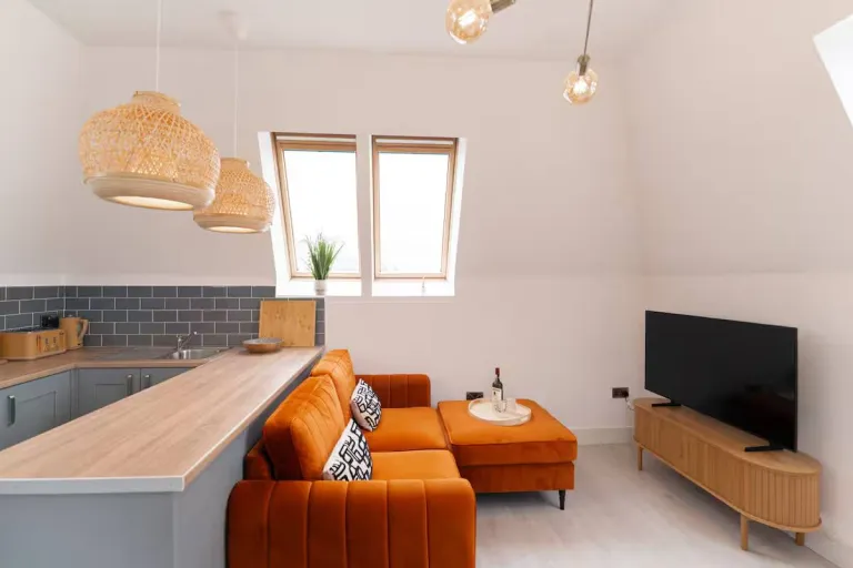 8 Best 2026 Airbnb Stays in Dublin Near Temple Bar & City Centre