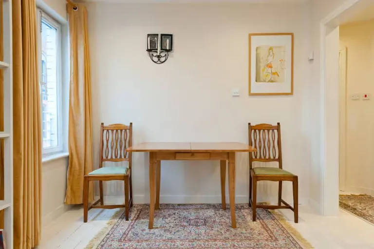 8 Best 2026 Airbnb Stays in Dublin Near Temple Bar & City Centre