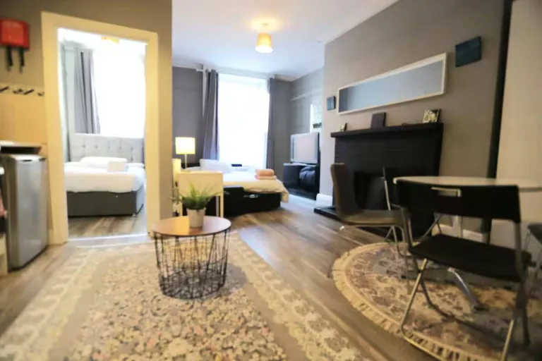 8 Best 2026 Airbnb Stays in Dublin Near Temple Bar & City Centre