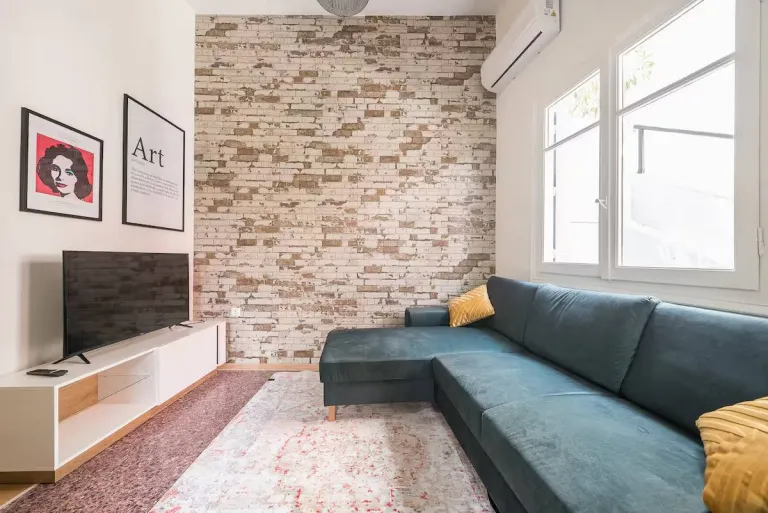 Best 2026 Airbnb Stays in Athens Near the Acropolis for History Lovers