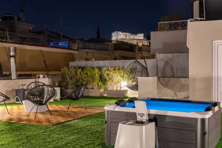 Best 2026 Airbnb Stays in Athens Near the Acropolis for History Lovers