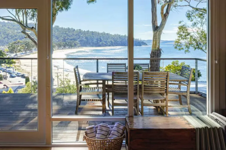 8 Best 2026 Airbnb Stays in Tasmania for Wildlife &amp; Coastal Adventures