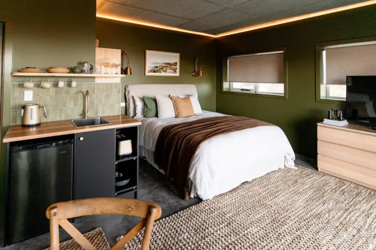 8 Best 2026 Airbnb Stays in Tasmania for Wildlife &amp; Coastal Adventures