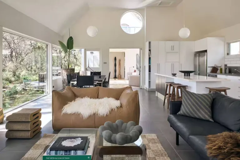 8 Best 2026 Airbnb Stays in Tasmania for Wildlife &amp; Coastal Adventures