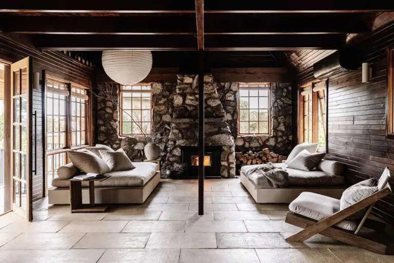 8 Best 2026 Airbnb Stays in Tasmania for Wildlife &amp; Coastal Adventures