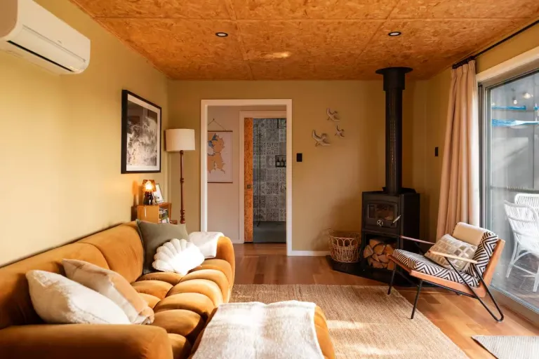 8 Best 2026 Airbnb Stays in Tasmania for Wildlife &amp; Coastal Adventures