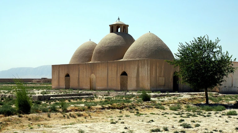  Pul-e Kheshti Mosque