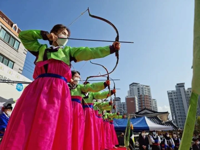 Korean Traditional Archery Experience