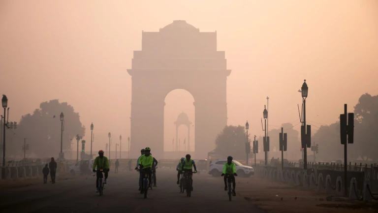 North India Shivers Under New Year Fog Blanket: Trains Delayed, Air Quality Plummets