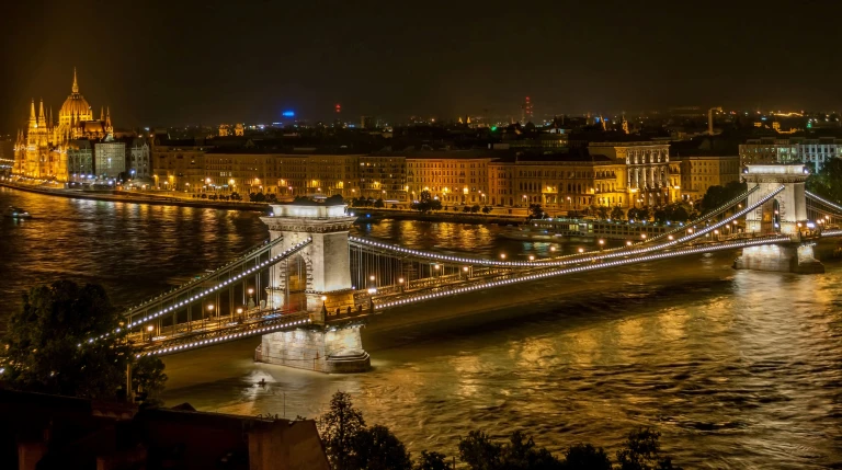 Sz&eacute;chenyi Chain Bridge Budapest