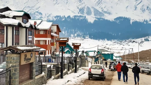 image for article No Snow in Kashmir - Snowy Wonderland is Now Warmer than Delhi?