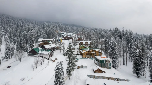 image for article Gulmarg Finally Receives First Snowfall of the Season: Ready for Tourists!