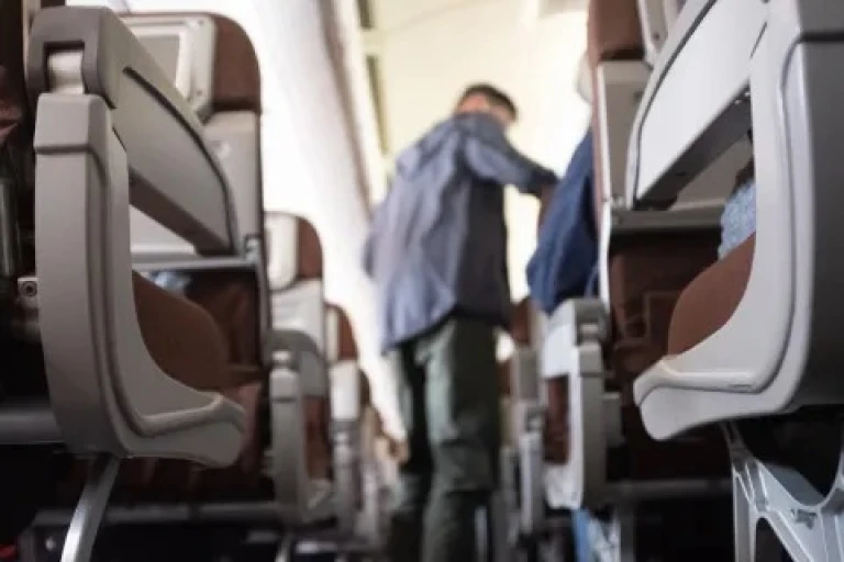 Man praised for refusing to let plane passenger sit in empty seat