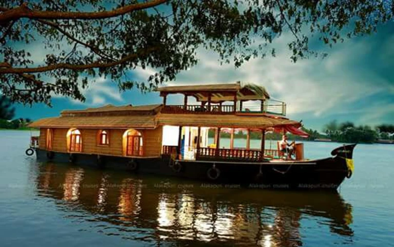 Alleppey: Valentine&#039;s Day Serenity by the Backwaters
