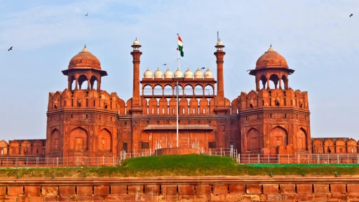 image for article Delhi: Red fort reopens for visitors amid 'Delhi Chalo'